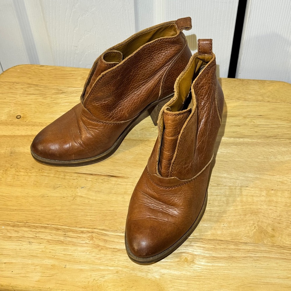 Lucky Brand Helenn Brown Leather V-Cut Ankle Boots Block Heel 7M 37